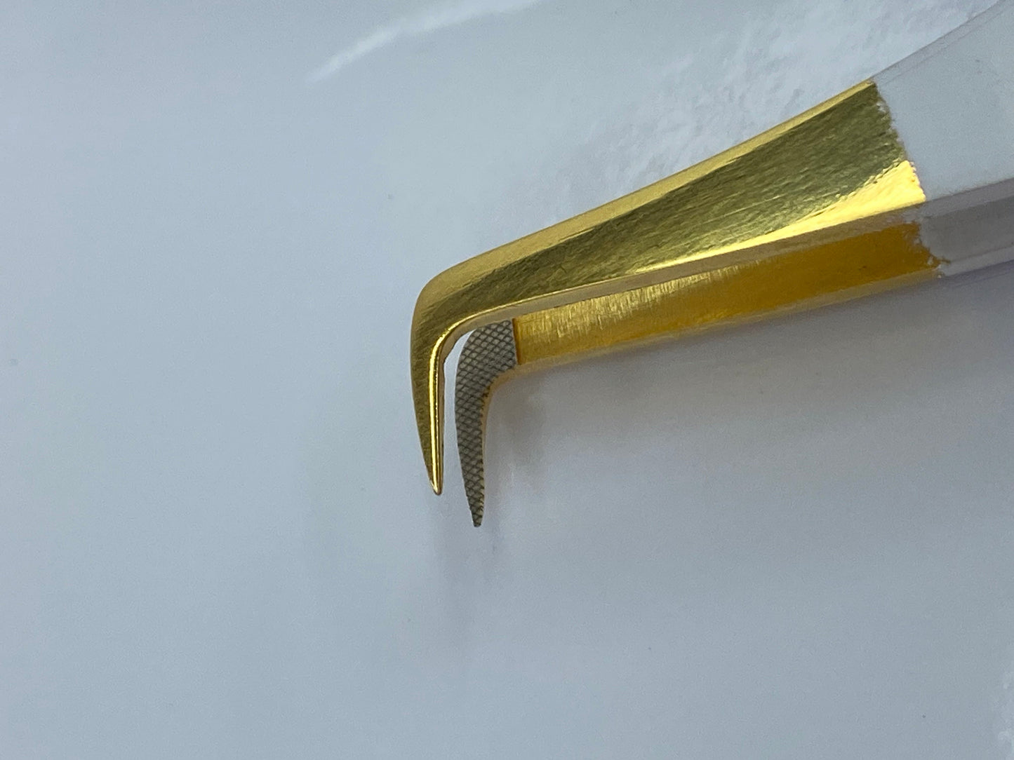 90L White and Gold-Micro Grip Tweezer